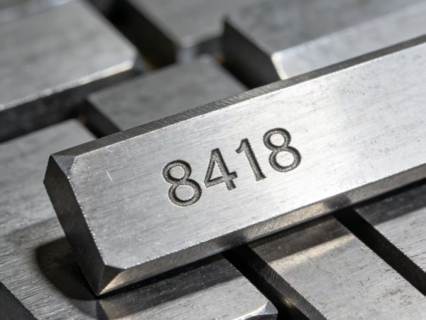 隆實(shí)模具鋼材：8418模具鋼加工難題破解實(shí)錄