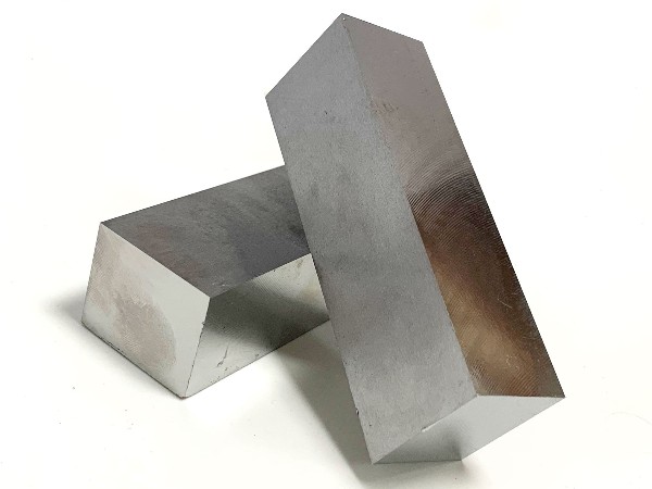 如何選擇適合壓鑄模的模架材料？