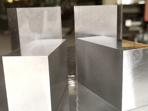 S136模具鋼出現(xiàn)拋光料紋怎么辦，隆實(shí)鋼材為您解決難題