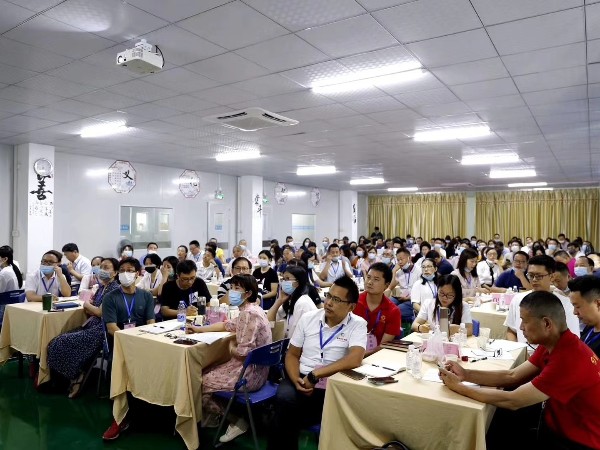 隆實(shí)想要不斷地進(jìn)步，就得活到老學(xué)到老